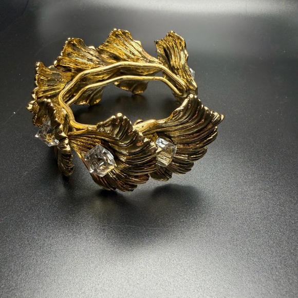 Catwalk Jon - Floral glass crystal Statement Bracelet - Picture 2 of 6